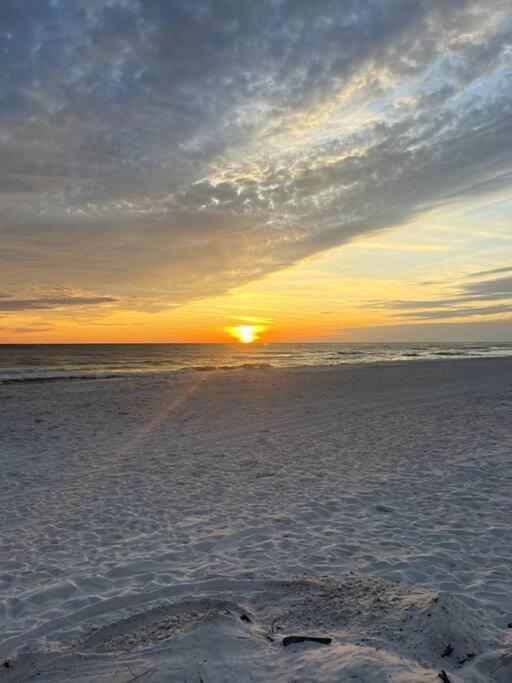 Lazy Palm 4 Pools Short Walk To Beach! Sleeps 5! Panama City Beach Buitenkant foto