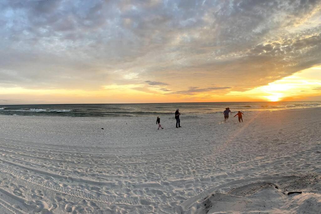 Lazy Palm 4 Pools Short Walk To Beach! Sleeps 5! Panama City Beach Buitenkant foto